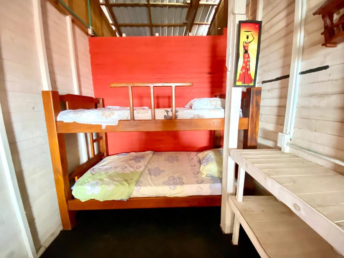 Hostal Paraiso อิสลา เมาคูรา ภายนอก รูปภาพ